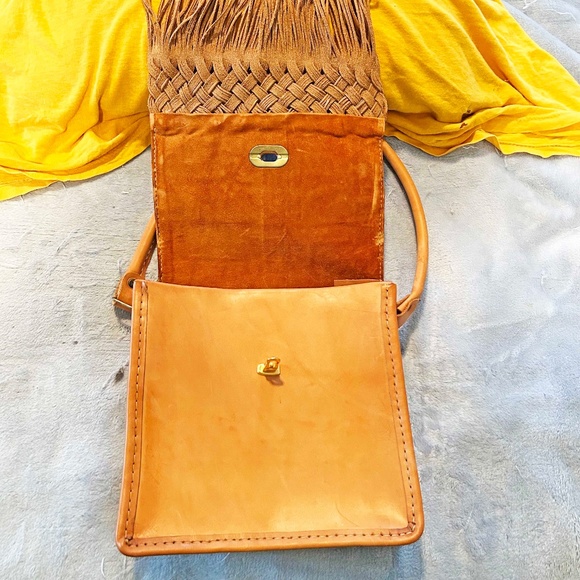 SHOULDER BAG, LEATHER, HANDMADE WITH HAND CUT FRINGE & HIDDEN-END BRAID, 9 ¼ x 9 - Picture 7 of 10